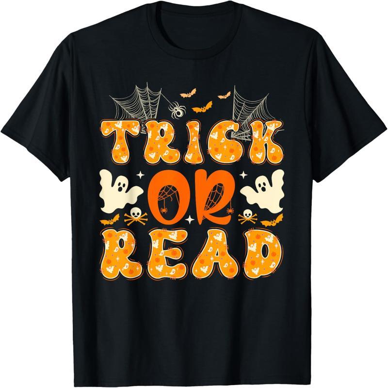 Librarian trick-or-treating or reading library bibliophile Halloween t-shirt